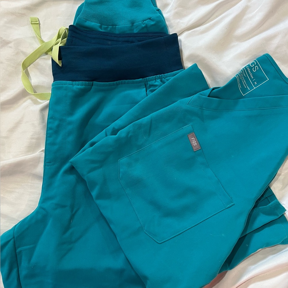 Figs set. Zamora joggers and Catarina top